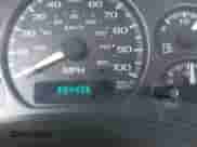 1999 Chevrolet Silverado 1500 LS z VIN 1GCEC14W8XZ187477, wystawiony jako IAAI lot #43217429 z przebiegiem 394 436 mil mil oraz . Historia ofert i sprzedaży dostępna na DreamBid. Obrazek 14.