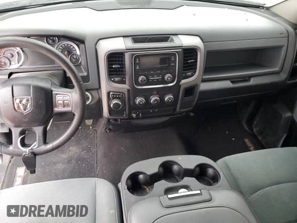 2017 Ram 1500 Express z VIN 3C6JR6AT2HG542205, wystawiony jako Copart lot #61227914 z przebiegiem 18 047 mil mil oraz Szkoda całkowita • Salvage title. Historia ofert i sprzedaży dostępna na DreamBid. Obrazek 8.