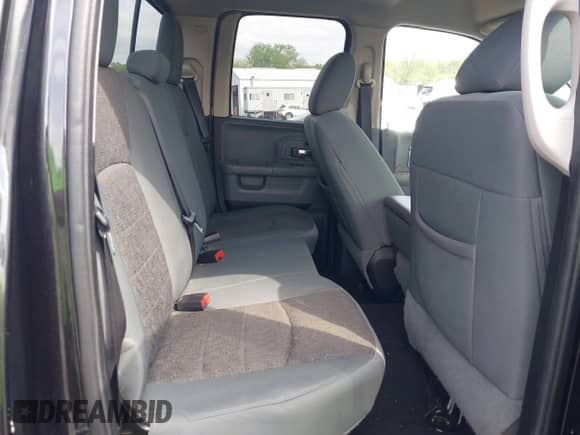 2016 Ram 1500 Big Horn z VIN 1C6RR6GT8GS319250, wystawiony jako IAAI lot #42234976 z przebiegiem 101 977 mil mil oraz . Historia ofert i sprzedaży dostępna na DreamBid. Obrazek 8.