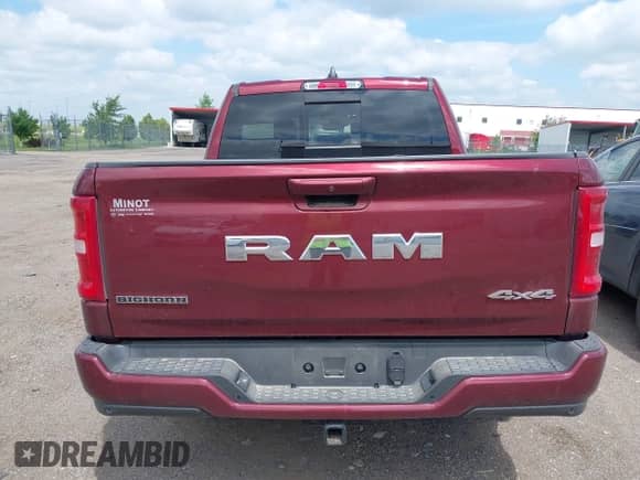 2025 Ram 1500 Big Horn z VIN 1C6RRFFG1SN509435, wystawiony jako IAAI lot #42658494 z przebiegiem 8 021 mil mil oraz . Historia ofert i sprzedaży dostępna na DreamBid. Obrazek 17.