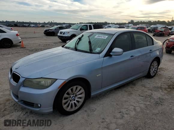 2009 BMW 3 Series 328i z VIN WBAPH77589NM46007, wystawiony jako Copart lot #69444244 z przebiegiem Nie podano mil oraz Szkoda całkowita • Salvage title. Historia ofert i sprzedaży dostępna na DreamBid. Obrazek 1.