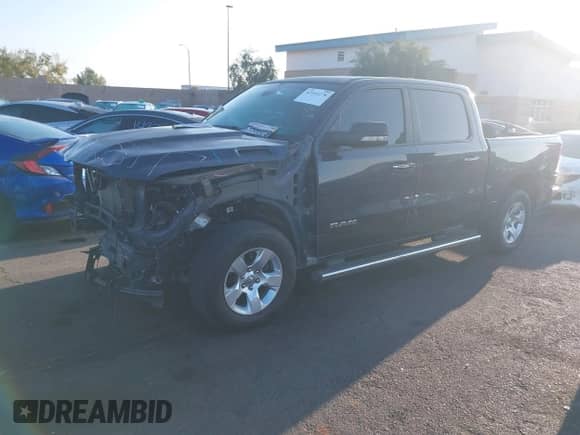 2020 Ram 1500 Big Horn z VIN 1C6RREFT7LN401927, wystawiony jako IAAI lot #42141276 z przebiegiem 52 221 mil mil oraz . Historia ofert i sprzedaży dostępna na DreamBid. Obrazek 2.