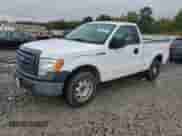 2010 Ford F-150 XL z VIN 1FTMF1CW7AFC14763, wystawiony jako Copart lot #90633585 z przebiegiem 126 077 mil mil oraz Czysty tytuł • Clean title. Historia ofert i sprzedaży dostępna na DreamBid. Obrazek 1.