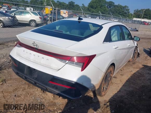 2025 Hyundai Elantra SEL Convenience с VIN KMHLS4DG8SU852853, выставлен на аукционе IAAI как лот 43024811 с пробегом 9 823 миль миль и . История ставок и продаж доступна на DreamBid. Изображение 4.