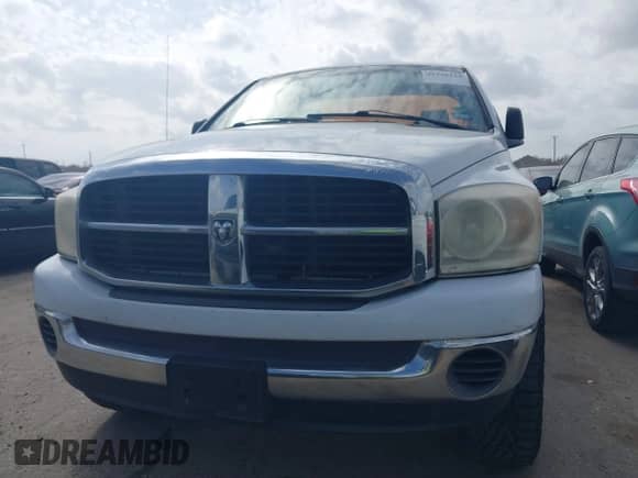 2007 Dodge 1500 ST z VIN 1D7HU16P17J575977, wystawiony jako IAAI lot #41726214 z przebiegiem 228 998 mil mil oraz . Historia ofert i sprzedaży dostępna na DreamBid. Obrazek 6.