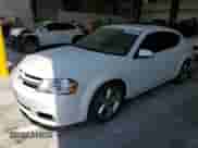 2013 Dodge Avenger SXT z VIN 1C3CDZCG3DN720954, wystawiony jako Copart lot #71964185 z przebiegiem 130 474 mil mil oraz Szkoda całkowita • Salvage title. Historia ofert i sprzedaży dostępna na DreamBid. Obrazek 1.