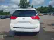 2013 Toyota Sienna LE AAS с VIN 5TDKK3DC2DS363105, выставлен на аукционе IAAI как лот 42727775 с пробегом 86 803 миль миль и . История ставок и продаж доступна на DreamBid. Изображение 17.