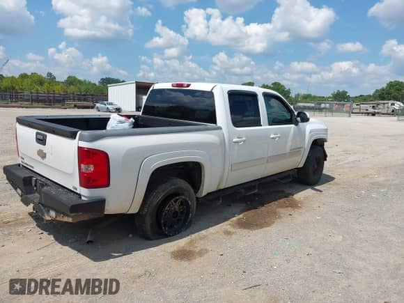 2008 Chevrolet Silverado 1500 LTZ with VIN 3GCEK13308G135238, listed as a IAAI auction lot 43026975 with 207,592 mi miles and . Bid and sale history available at DreamBid. Image 6.