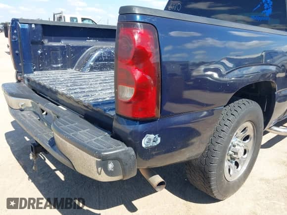 2006 Chevrolet Silverado 1500 LT1 z VIN 2GCEC13T861104368, wystawiony jako IAAI lot #43391074 z przebiegiem 264 407 mil mil oraz . Historia ofert i sprzedaży dostępna na DreamBid. Obrazek 12.