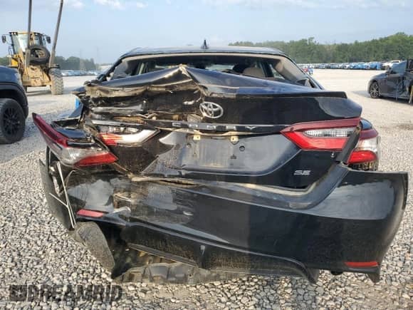 2021 Toyota Camry SE Nightshade z VIN 4T1G11AKXMU433871, wystawiony jako Copart lot #72013235 z przebiegiem 121 192 mil mil oraz Szkoda całkowita • Salvage title. Historia ofert i sprzedaży dostępna na DreamBid. Obrazek 6.