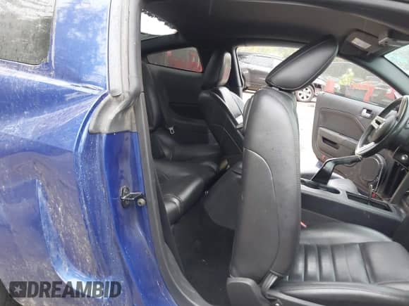 2005 Ford Mustang GT Deluxe с VIN 1ZVFT82H555183325, выставлен на аукционе IAAI как лот 43329725 с пробегом 132 099 миль миль и . История ставок и продаж доступна на DreamBid. Изображение 8.