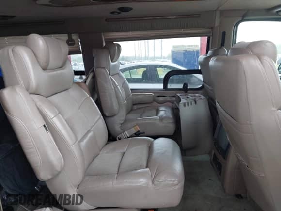 2002 Ford Econoline Cargo Recreational with VIN 1FDRE14L52HB52844, listed as a IAAI auction lot 42408425 with 255,729 mi miles and . Bid and sale history available at DreamBid. Image 8.