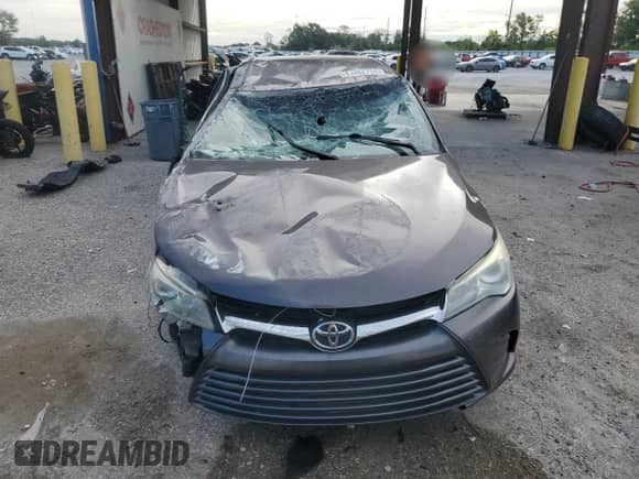 2015 Toyota Camry SE z VIN 4T1BF1FK1FU926166, wystawiony jako Copart lot #83808755 z przebiegiem Nie podano mil oraz Nie do naprawy • Non repairable. Historia ofert i sprzedaży dostępna na DreamBid. Obrazek 5.