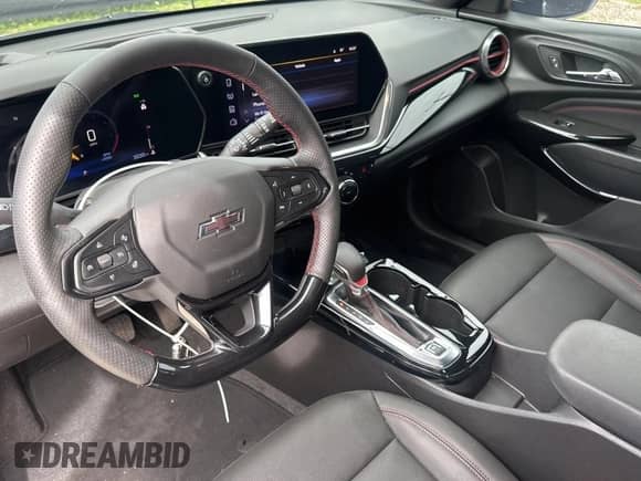 2025 Chevrolet Trax 2RS с VIN KL77LJEP7SC024764, выставлен на аукционе Copart как лот 87219145 с пробегом 3 030 миль миль и Списание • Salvage title. История ставок и продаж доступна на DreamBid. Изображение 9.