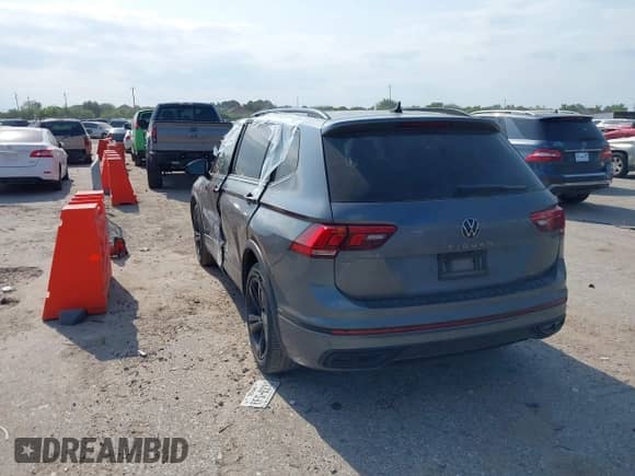 2024 Volkswagen Tiguan SE R-Line Black с VIN 3VVCB7AX3RM072205, выставлен на аукционе IAAI как лот 42040966 с пробегом 13 773 миль миль и . История ставок и продаж доступна на DreamBid. Изображение 3.