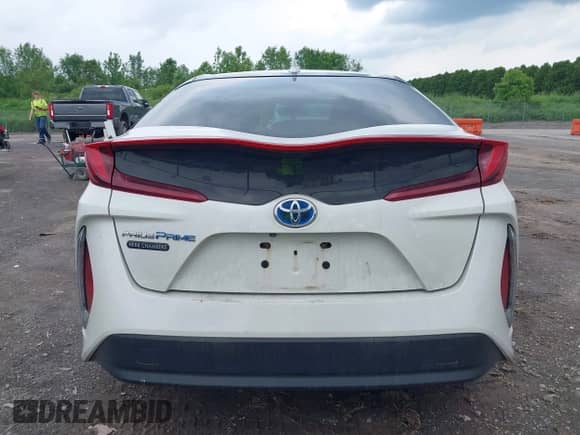 2018 Toyota Prius Plus z VIN JTDKARFP9J3098945, wystawiony jako IAAI lot #42471552 z przebiegiem 164 405 mil mil oraz . Historia ofert i sprzedaży dostępna na DreamBid. Obrazek 17.