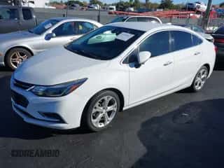 2017 Chevrolet Cruze Premier z VIN 1G1BF5SM5H7246669, wystawiony jako IAAI lot #43549517 z przebiegiem 160 940 mil mil oraz . Historia ofert i sprzedaży dostępna na DreamBid. Obrazek 2.