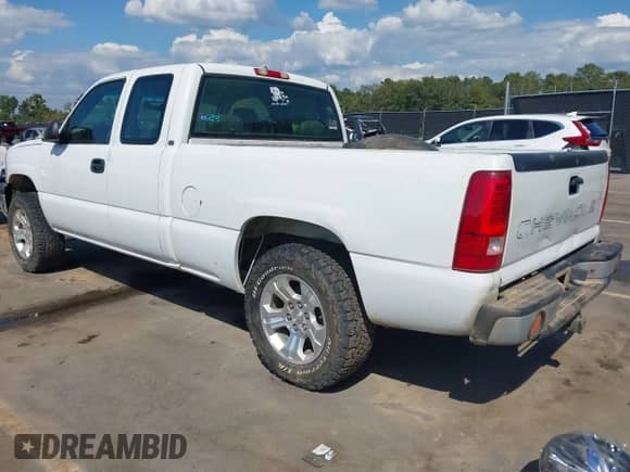 2005 Chevrolet Silverado 1500 LS z VIN 2GCEC19V951364379, wystawiony jako IAAI lot #43260409 z przebiegiem 160 813 mil mil oraz . Historia ofert i sprzedaży dostępna na DreamBid. Obrazek 3.