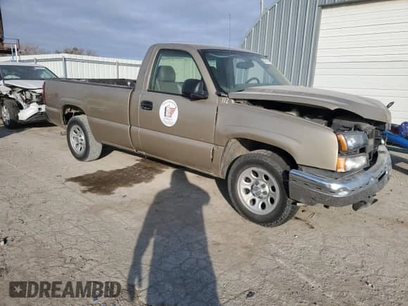2006 Chevrolet Silverado 1500 LS z VIN 1GCEC14V66Z239551, wystawiony jako Copart lot #80305714 z przebiegiem 104 206 mil mil oraz Szkoda całkowita • Salvage title. Historia ofert i sprzedaży dostępna na DreamBid. Obrazek 4.
