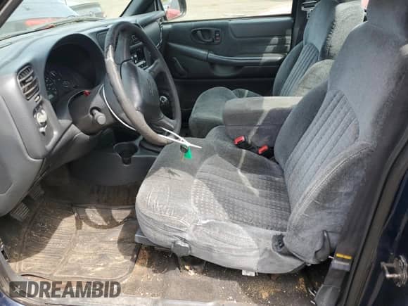 2000 Chevrolet S-10 с VIN 1GCCS1443YK149965, выставлен на аукционе Copart как лот 63531754 с пробегом 318 459 миль миль и На запчасти • Non repairable. История ставок и продаж доступна на DreamBid. Изображение 7.