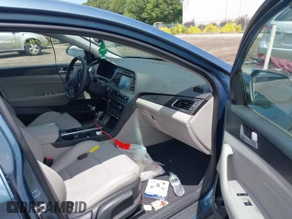 2017 Hyundai Sonata Limited с VIN 5NPE34AF5HH500483, выставлен на аукционе IAAI как лот 42790270 с пробегом 45 856 миль миль и . История ставок и продаж доступна на DreamBid. Изображение 5.