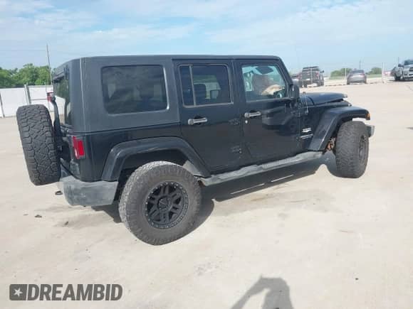 2008 Jeep Wrangler Unlimited Sahara с VIN 1J4GA59138L573998, выставлен на аукционе IAAI как лот 42582065 с пробегом 156 855 миль миль и . История ставок и продаж доступна на DreamBid. Изображение 4.