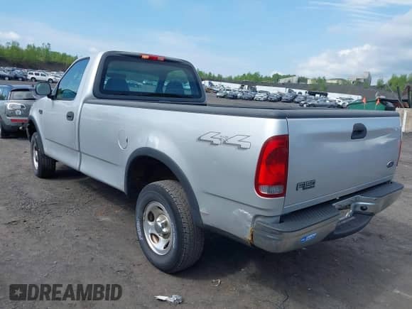 2002 Ford F-150 XL z VIN 1FTRF18202NB19254, wystawiony jako IAAI lot #42225386 z przebiegiem 120 351 mil mil oraz . Historia ofert i sprzedaży dostępna na DreamBid. Obrazek 3.