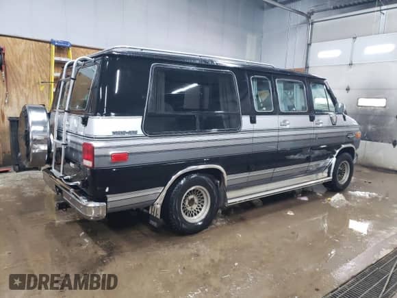 1988 Chevrolet Chevy Van with VIN 2GBEG25K2J4137750, listed as a Copart auction lot 89310475 with 26,823 mi miles and Salvage title. Bid and sale history available at DreamBid. Image 3.