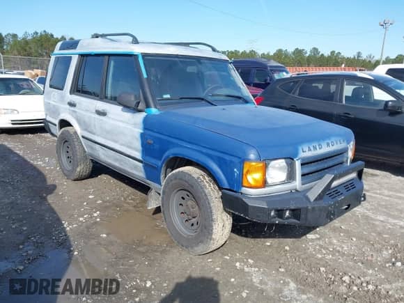 2002 Land Rover Discovery Cloth with VIN SALTY15462A765727, listed as a IAAI auction lot 41392404 with 141,132 mi miles and . Bid and sale history available at DreamBid. Image 1.