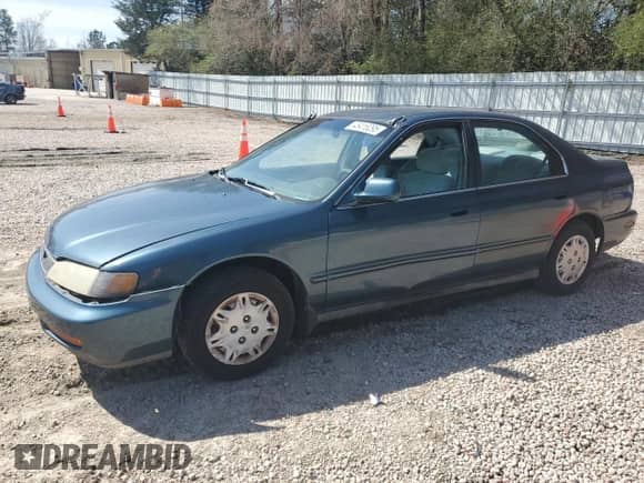 1997 Honda Accord Value с VIN 1HGCD5682VA188227, выставлен на аукционе Copart как лот 48416295 с пробегом 221 495 миль миль и Списание • Salvage title. История ставок и продаж доступна на DreamBid. Изображение 1.
