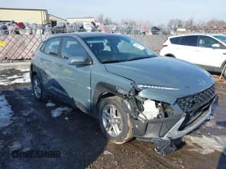 2022 Hyundai Kona SE z VIN KM8K2CAB6NU797564, wystawiony jako IAAI lot #41638073 z przebiegiem 47 966 mil mil oraz . Historia ofert i sprzedaży dostępna na DreamBid. Obrazek 1.