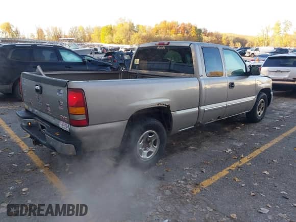 2003 GMC Sierra 1500 Work Truck z VIN 1GTEC19V43Z332251, wystawiony jako IAAI lot #43552467 z przebiegiem 312 010 mil mil oraz . Historia ofert i sprzedaży dostępna na DreamBid. Obrazek 4.