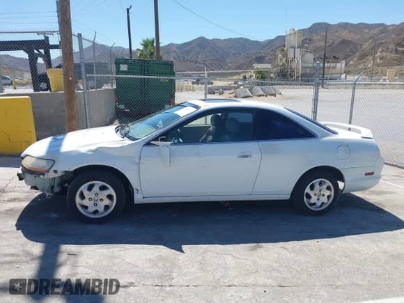 1998 Honda Accord EX with VIN 1HGCG3270WA010245, listed as a IAAI auction lot 42628230 with 283,906 mi miles and . Bid and sale history available at DreamBid. Image 15.