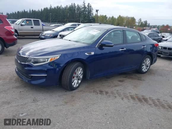2016 Kia Optima EX z VIN 5XXGU4L3XGG016151, wystawiony jako IAAI lot #43487469 z przebiegiem 63 881 mil mil oraz . Historia ofert i sprzedaży dostępna na DreamBid. Obrazek 2.