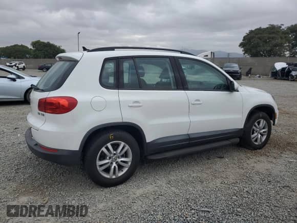 2015 Volkswagen Tiguan S с VIN WVGAV7AX4FW584138, выставлен на аукционе Copart как лот 86302235 с пробегом 52 599 миль миль и Списание • Salvage title. История ставок и продаж доступна на DreamBid. Изображение 3.