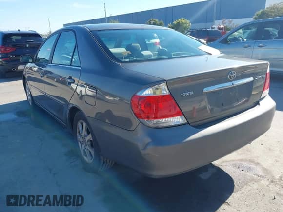 2005 Toyota Camry STD z VIN 4T1BE32K75U975715, wystawiony jako IAAI lot #43465908 z przebiegiem 177 653 mil mil oraz . Historia ofert i sprzedaży dostępna na DreamBid. Obrazek 3.