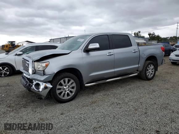 2013 Toyota Tundra Limited с VIN 5TFHW5F11DX313845, выставлен на аукционе Copart как лот 55480355 с пробегом 352 781 миль миль и Списание • Salvage title. История ставок и продаж доступна на DreamBid. Изображение 1.