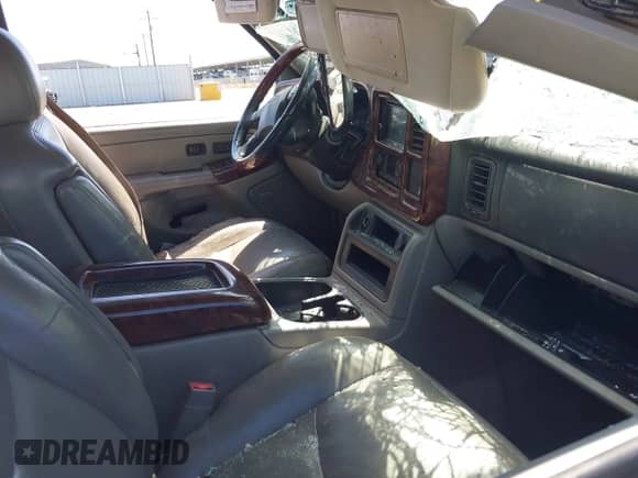 2005 Chevrolet Tahoe Z71 с VIN 1GNEK13T55R259931, выставлен на аукционе IAAI как лот 42305809 с пробегом Не указан миль и . История ставок и продаж доступна на DreamBid. Изображение 5.