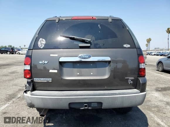 2006 Ford Explorer XLT z VIN 1FMEU73886UB40833, wystawiony jako Copart lot #67680445 z przebiegiem 246 015 mil mil oraz Szkoda całkowita • Salvage title. Historia ofert i sprzedaży dostępna na DreamBid. Obrazek 6.