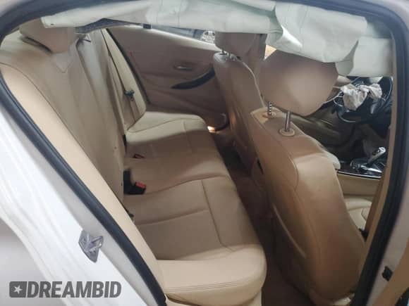 2016 BMW 3 Series 320i z VIN WBA8A9C59GK619056, wystawiony jako Copart lot #70267385 z przebiegiem 93 132 mil mil oraz Szkoda całkowita • Salvage title. Historia ofert i sprzedaży dostępna na DreamBid. Obrazek 10.