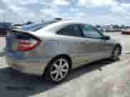 2005 Mercedes-Benz C 230 Kompressor z VIN WDBRN40J85A655029, wystawiony jako Copart lot #66381995 z przebiegiem 71 606 mil mil oraz Czysty tytuł • Clean title. Historia ofert i sprzedaży dostępna na DreamBid. Obrazek 3.