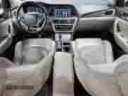 2017 Hyundai Sonata Sport z VIN 5NPE34AF7HH590770, wystawiony jako Copart lot #80165195 z przebiegiem 117 054 mil mil oraz Czysty tytuł • Clean title. Historia ofert i sprzedaży dostępna na DreamBid. Obrazek 8.