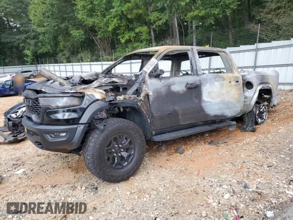 2025 Ram 1500 RHO z VIN 1C6SRFUP7SN602481, wystawiony jako Copart lot #69756055 z przebiegiem Nie podano mil oraz Nie do naprawy • Non repairable. Historia ofert i sprzedaży dostępna na DreamBid. Obrazek 1.