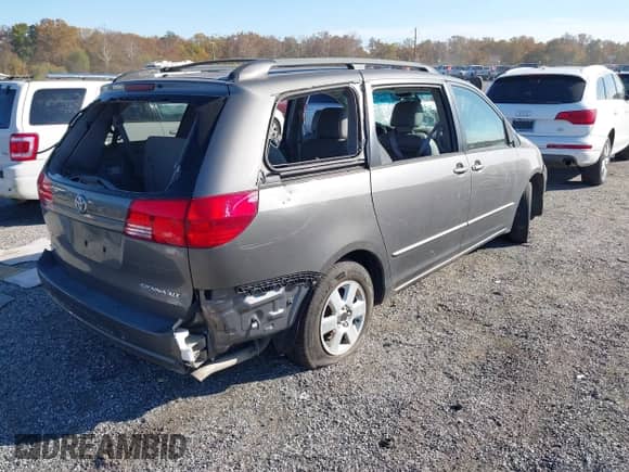 2004 Toyota Sienna XLE z VIN 5TDZA22C14S100148, wystawiony jako IAAI lot #43466057 z przebiegiem 117 265 mil mil oraz . Historia ofert i sprzedaży dostępna na DreamBid. Obrazek 4.