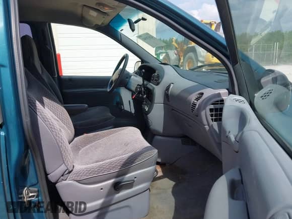 2000 Dodge Caravan with VIN 2B4FP25B8YR708751, listed as a IAAI auction lot 42471041 with 200,820 mi miles and . Bid and sale history available at DreamBid. Image 5.