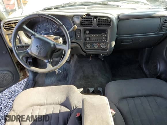 2003 Chevrolet S-10 LS с VIN 1GCCS19XX38269352, выставлен на аукционе Copart как лот 67708265 с пробегом 177 392 миль миль и Списание • Salvage title. История ставок и продаж доступна на DreamBid. Изображение 8.