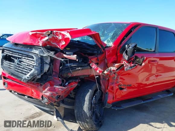 2020 Ram 1500 Big Horn z VIN 1C6RREFT5LN373688, wystawiony jako IAAI lot #42608343 z przebiegiem 83 603 mil mil oraz . Historia ofert i sprzedaży dostępna na DreamBid. Obrazek 6.