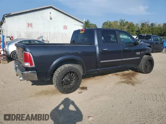 2016 Ram 1500 Laramie z VIN 1C6RR7VM3GS280830, wystawiony jako Copart lot #80669555 z przebiegiem 202 998 mil mil oraz Czysty tytuł • Clean title. Historia ofert i sprzedaży dostępna na DreamBid. Obrazek 3.