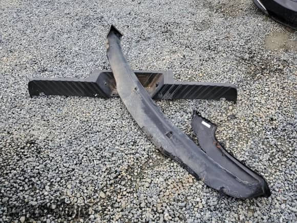 2020 Ram 1500 Big Horn z VIN 1C6RREFG7LN333518, wystawiony jako Copart lot #72204024 z przebiegiem 121 193 mil mil oraz Szkoda całkowita • Salvage title. Historia ofert i sprzedaży dostępna na DreamBid. Obrazek 13.