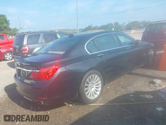 2012 BMW 7 Series 750Li с VIN WBAKB8C55CC962853, выставлен на аукционе IAAI как лот 42705832 с пробегом 154 689 миль миль и . История ставок и продаж доступна на DreamBid. Изображение 4.